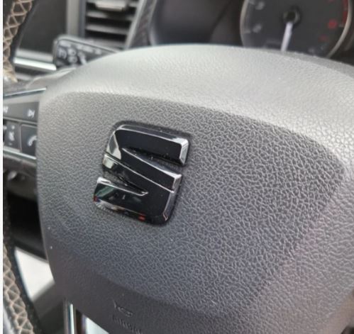 Seat Leon/Ibiza Steering Wheel Gloss Black Badge - 5F MK3 CUPRA FR