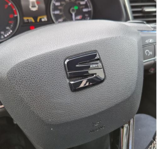 Seat Leon/Ibiza Steering Wheel Gloss Black Badge - 5F MK3 CUPRA FR