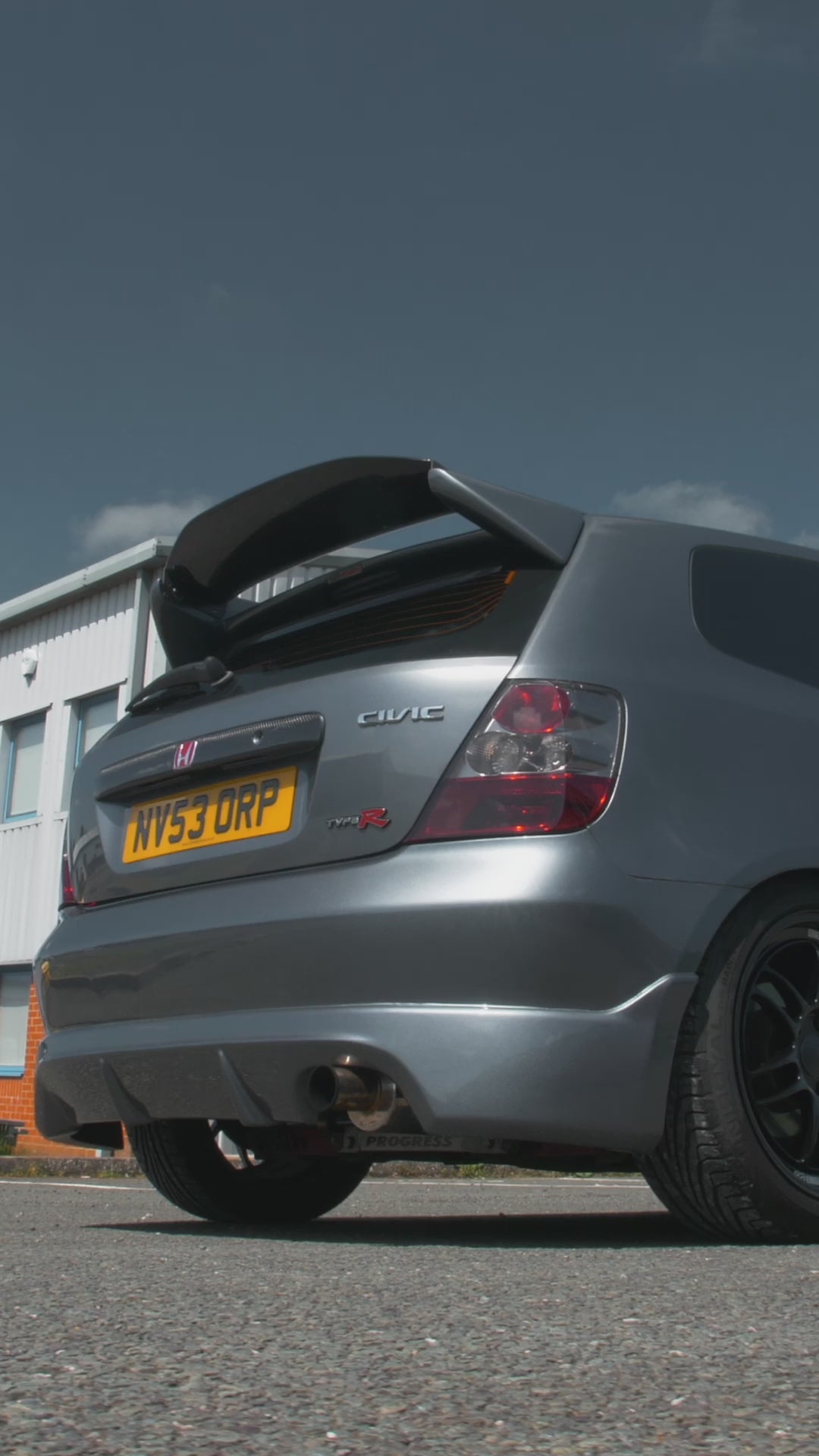 Load video: EP3 Plinth Cover - Carbon Fibre - Civic MK7 2002-06