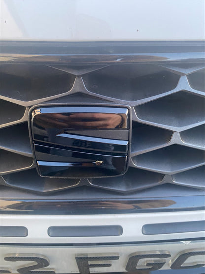 Seat Leon/Ibiza 5F/6P Black Pre-facelift FRONT Replacement Badge Gloss MK3 (5F 2012-16 / 6P 2015-17) - Custom My Ride