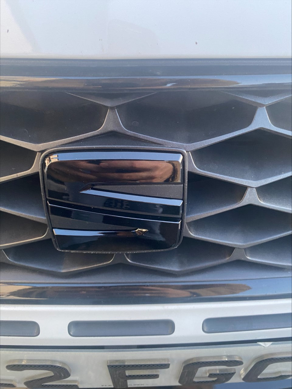 Seat Leon/Ibiza 5F/6P Black Pre-facelift FRONT Replacement Badge Gloss MK3 (5F 2012-16 / 6P 2015-17) - Custom My Ride