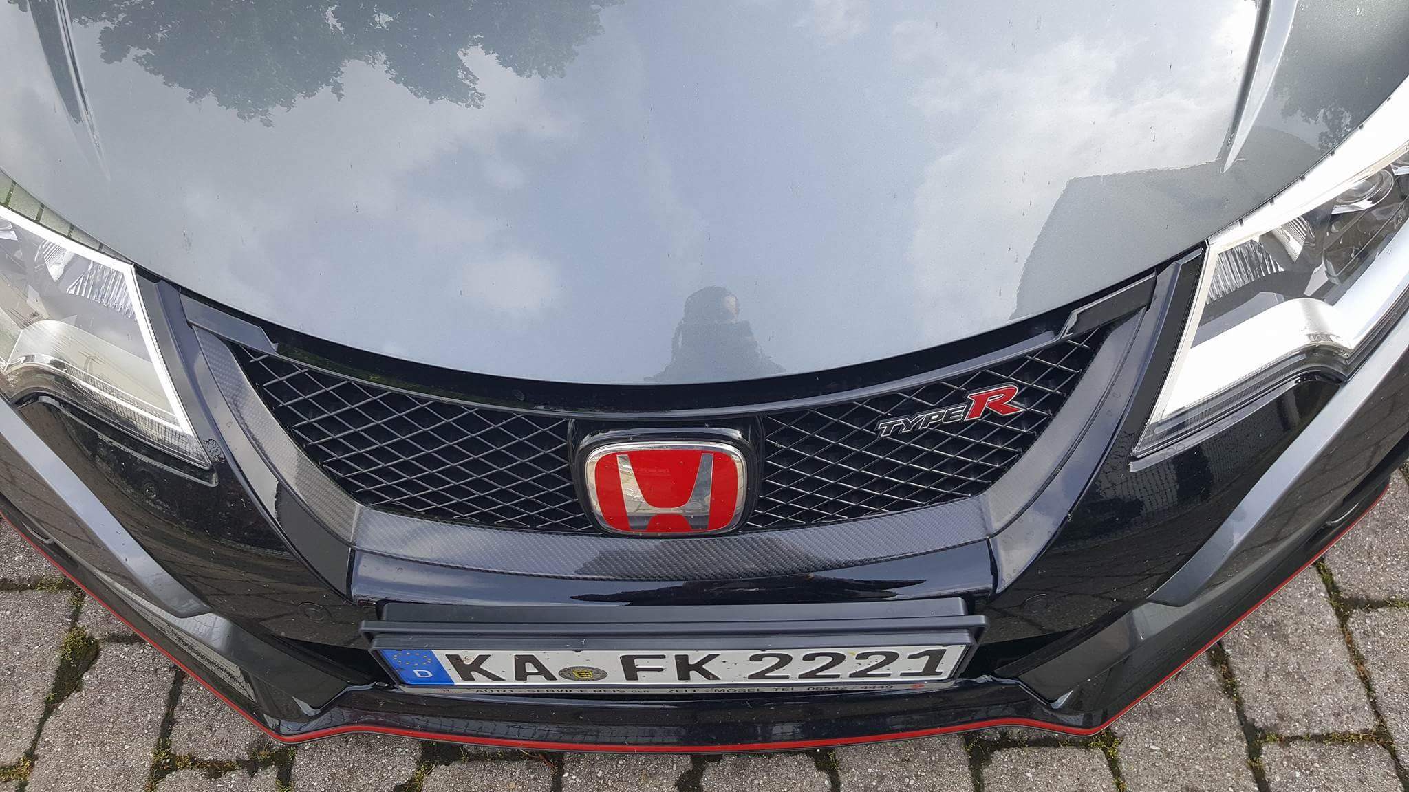 FK2 Front Grill Garnish - Carbon Fibre MK9 Civic