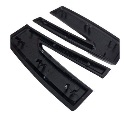 Seat Leon/Ibiza 5F/6P Black Pre-facelift FRONT Replacement Badge Gloss MK3 (5F 2012-16 / 6P 2015-17) - Custom My Ride